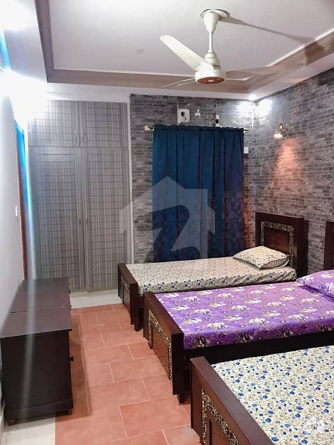 Room available for girls in Girl Continental Hostel