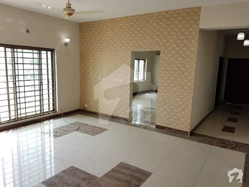 Brand New 3 Bed 10 Marla Flat Available For Rent In Askari 11