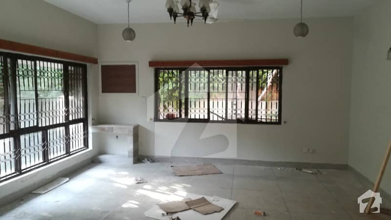 F10 Beautiful Annexy 3bed corner best location