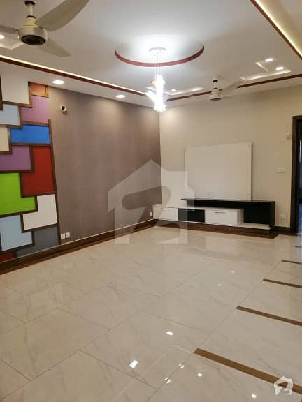 hayatabad phase7 e7 5mrale house for sale  8room 8bathroom  vip location  park open