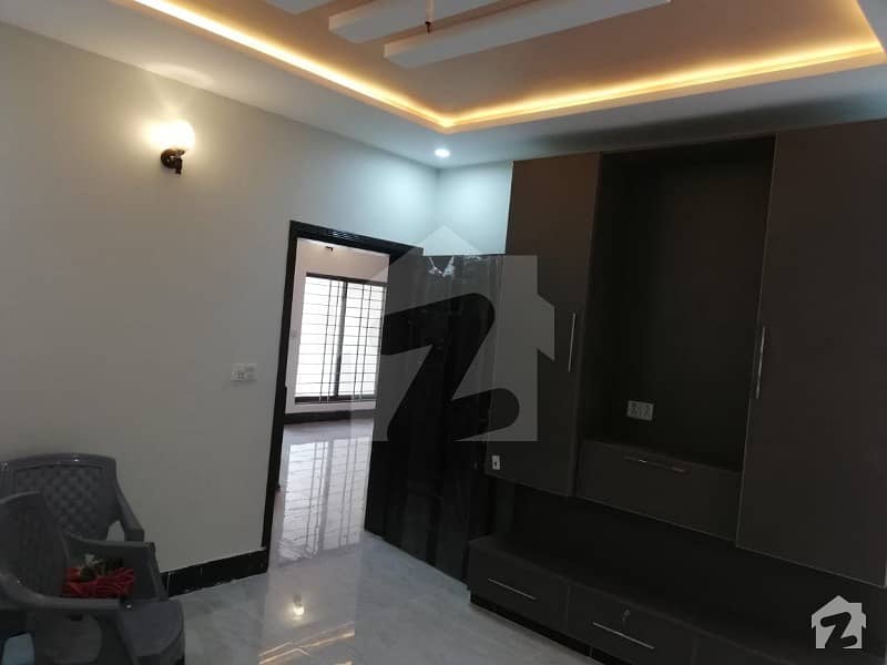 GOOD LOCATION 1 KANAL DOUBLE STORY HOUSE AVAABLE WITH GAS