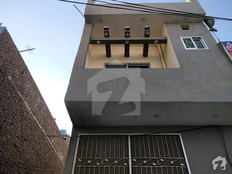 اعوان مارکیٹ فیروزپور روڈ لاہور میں 3 کمروں کا 2 مرلہ مکان 46.5 لاکھ میں برائے فروخت۔