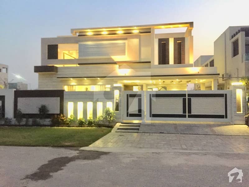 ONE KANAL LUXURY BUNGALOW FOR SALE NEAR FACING PARK HOT OFFER