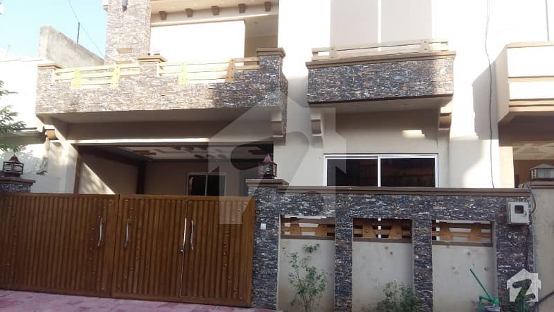 سوان گارڈن اسلام آباد میں 4 کمروں کا 7 مرلہ مکان 1.32 کروڑ میں برائے فروخت۔