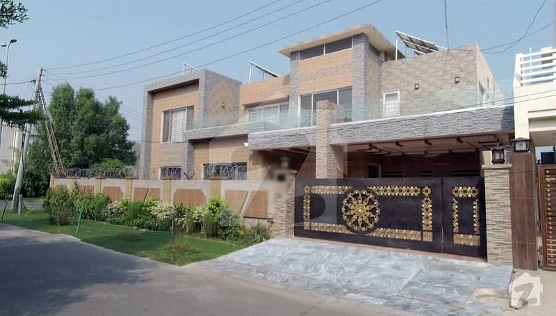 ڈیوائن گارڈنز ۔ بلاک سی ڈیوائن گارڈنز لاہور میں 5 کمروں کا 1 کنال مکان 4.5 کروڑ میں برائے فروخت۔