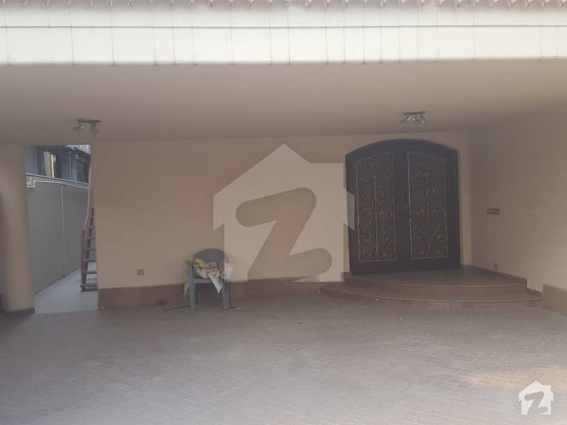 ONE KANAL COMMERCIAL HOUSE FOR RENT IN G3 BLOCK JOHAR TOWN PHASE 2 NEAR EMPORIUM MALL