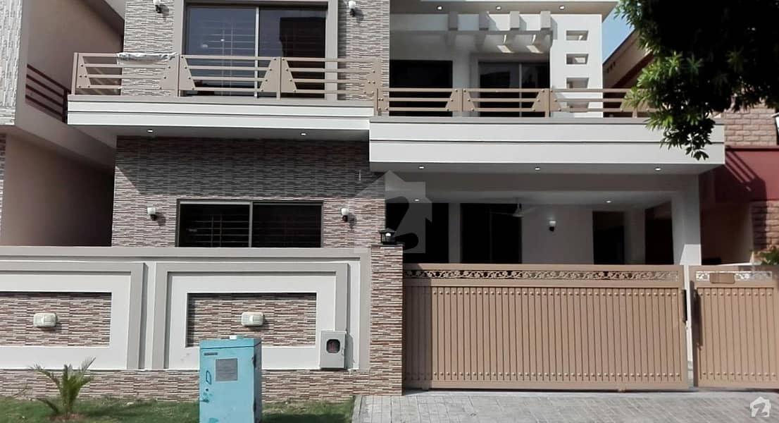 ڈی ایچ اے ڈیفینس فیز 2 ڈی ایچ اے ڈیفینس اسلام آباد میں 5 کمروں کا 10 مرلہ مکان 2.9 کروڑ میں برائے فروخت۔