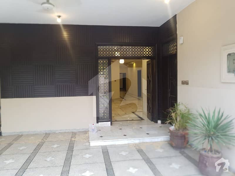 گلبرگ 4 گلبرگ لاہور میں 3 کمروں کا 10 مرلہ مکان 1. 25 لاکھ میں کرایہ پر دستیاب ہے۔