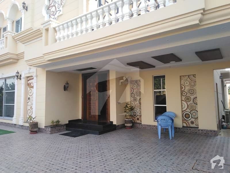 LIKE NEW 1 KANAL DOUBLE STORY HOUSE AVALABLE NEAR BY PARK AND  MOSQUE