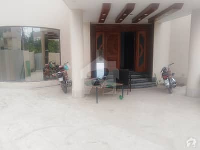 1 Kanal Well Maintained House Is Available For Sale 1 Kanal Well Maintained House Is Available For Sale
