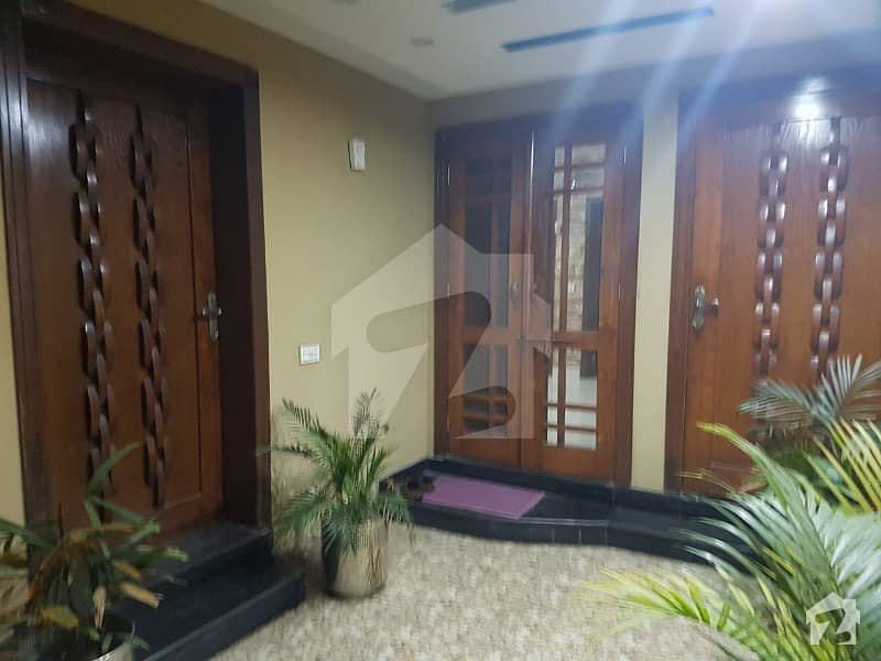 LIKE NEW 5 MARLA DOUBLE STORY HOUSE AVALALE NEAR BY MARCT MOSQUE AND PARK