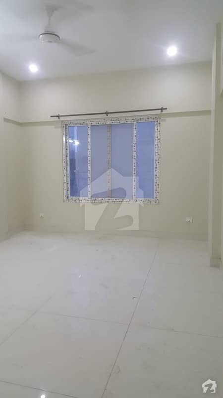 DHA phase 6 itthad commercial area Apartment 3bedrooms with lift  parking
