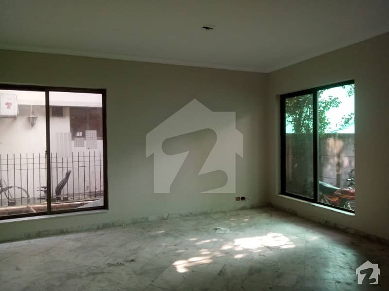 One kanal house for rent in Gulberg 5