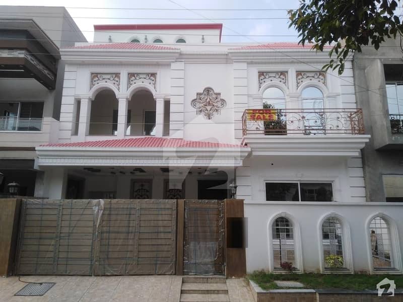 فیصل ٹاؤن ۔ بلاک سی فیصل ٹاؤن لاہور میں 5 کمروں کا 10 مرلہ مکان 3.1 کروڑ میں برائے فروخت۔