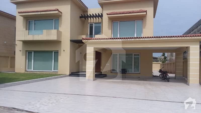 Bahria Town Phase 7 Kanal Luxurious House Dream Location Outstanding View 5 Beds With Attach Bath On Investor Rate