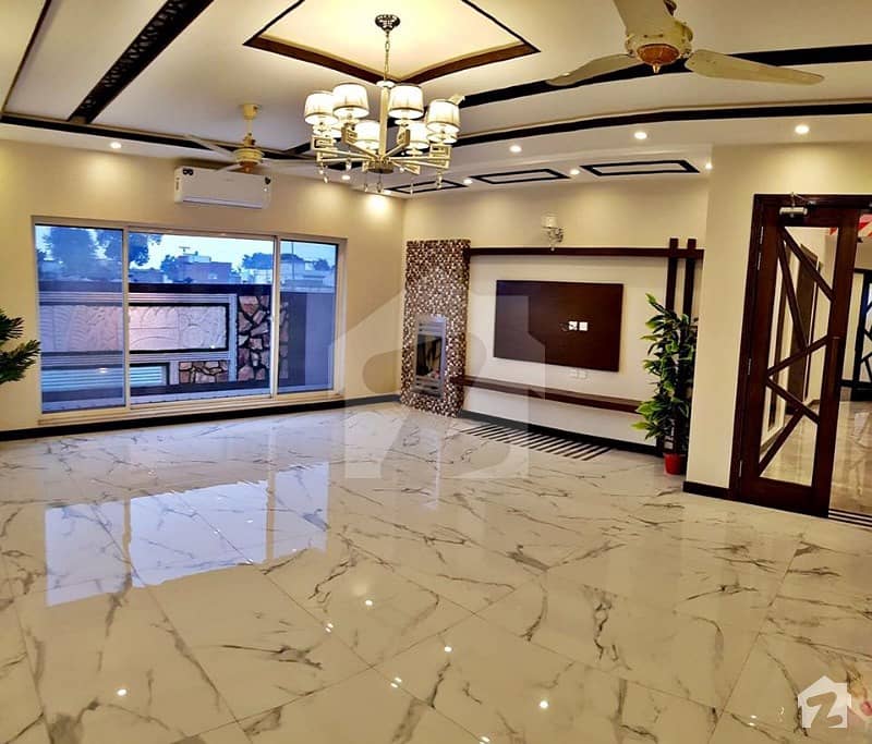 Top Location 10 Marla Luxury Bungalow For Rent At DHA Phase 6