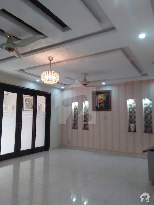 PRIME LOCATION 10 MARLA DOUBLE STORY HOUSE AVALABLE NEAR BY PARK ANSD MOSQUE