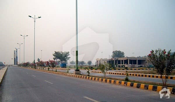 ڈی ایچ اے فیز 7 - بلاک کیو فیز 7 ڈیفنس (ڈی ایچ اے) لاہور میں 1 کنال رہائشی پلاٹ 1. 52 کروڑ میں برائے فروخت۔