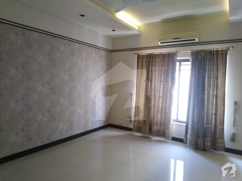 10 Marla Separate Gate Lower Portion Available For Rent In Johar Town