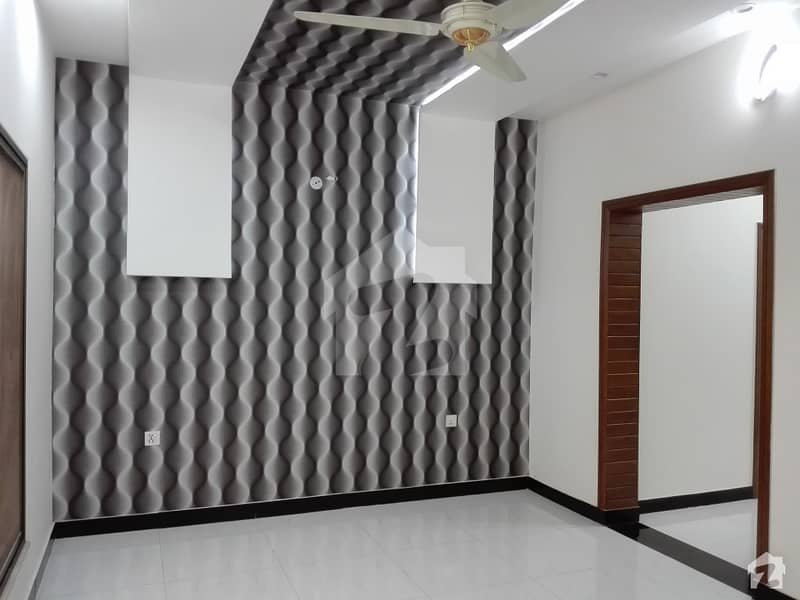 عبداللہ گارڈنز ایسٹ کینال روڈ کینال روڈ فیصل آباد میں 5 کمروں کا 14 مرلہ مکان 1.5 لاکھ میں کرایہ پر دستیاب ہے۔