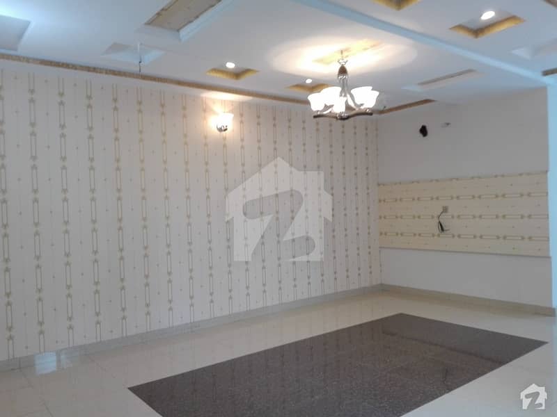کینال گارڈن فیصل آباد میں 4 کمروں کا 12 مرلہ مکان 75 ہزار میں کرایہ پر دستیاب ہے۔