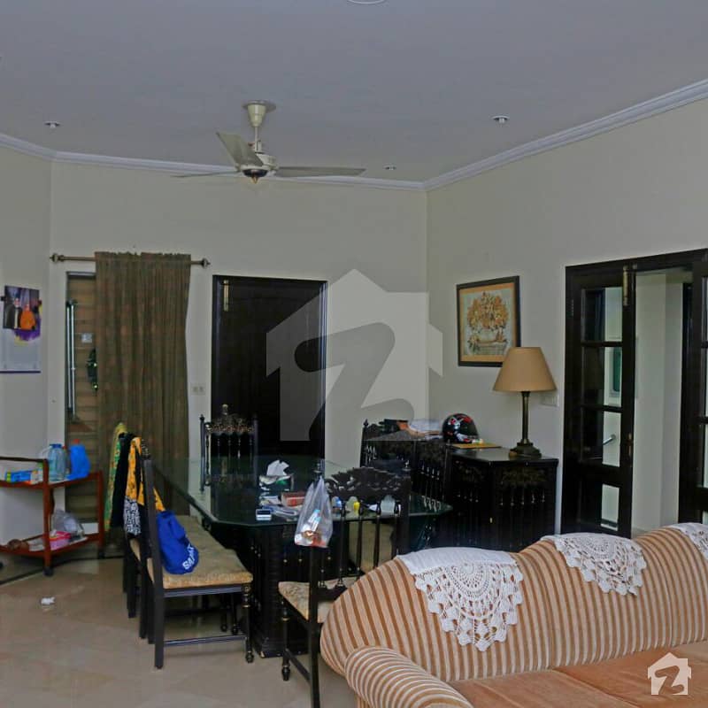 پارک ویو ڈی ایچ اے فیز 8 ڈی ایچ اے ڈیفینس لاہور میں 5 کمروں کا 10 مرلہ مکان 3 کروڑ میں برائے فروخت۔