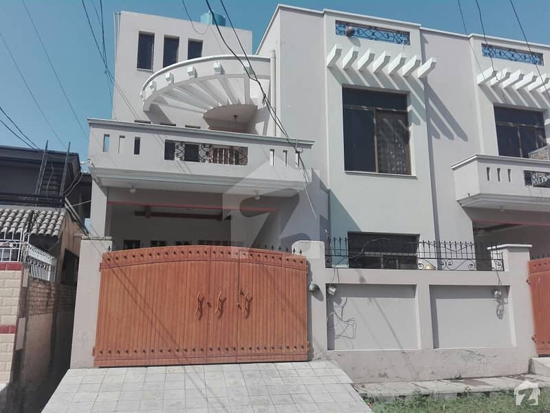 کالٹکس روڈ راولپنڈی میں 5 کمروں کا 8 مرلہ مکان 1. 65 کروڑ میں برائے فروخت۔
