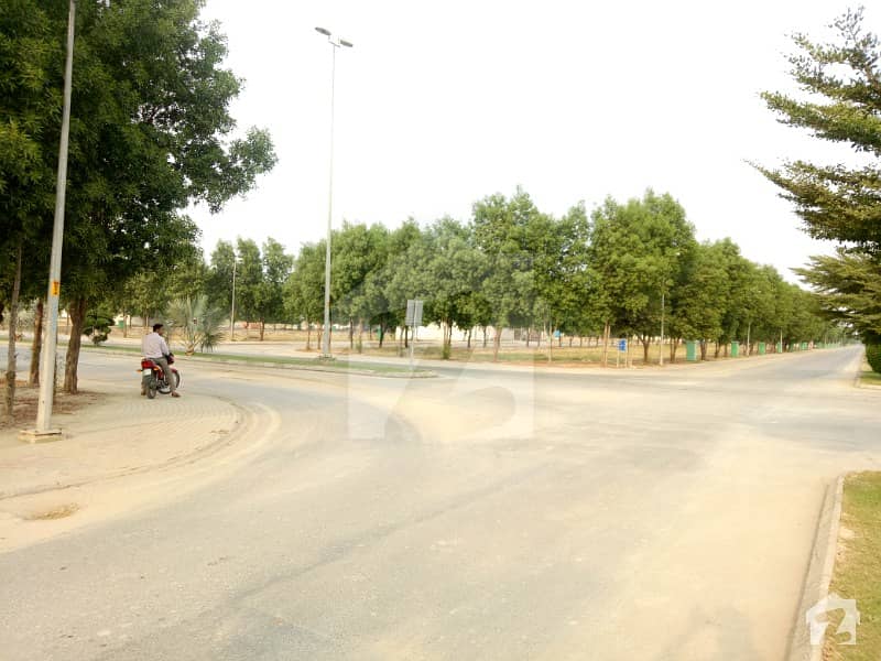 10 Marla Plot For Sale Near To Park On Lowest Price