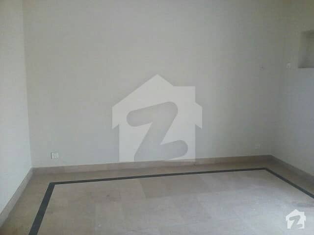 2-BedRoom's Bachelor Flat's Available For Rent.
