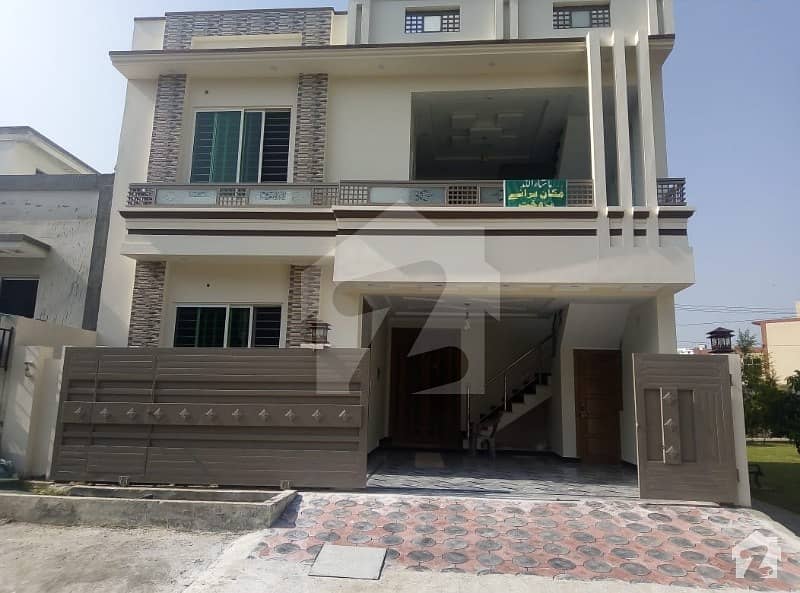 CBR Town phase 1,Islamabad,   size 30x60, newly built beautiful house, 5 bedrooms attach bathrooms, 2D/D, 2TVL, 2 kitchens, 1 SQ, 2 Car parkings, excellent society