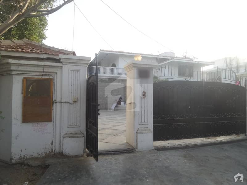 Demolished Condition House For Sale Life Time Opportunity German and British Consulate Vicinity 1000 Square Yards Corner Bungalow For Sale