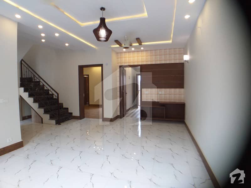5 Marla Luxury Bungalow Available For Sale In A Proper Block Phase 1