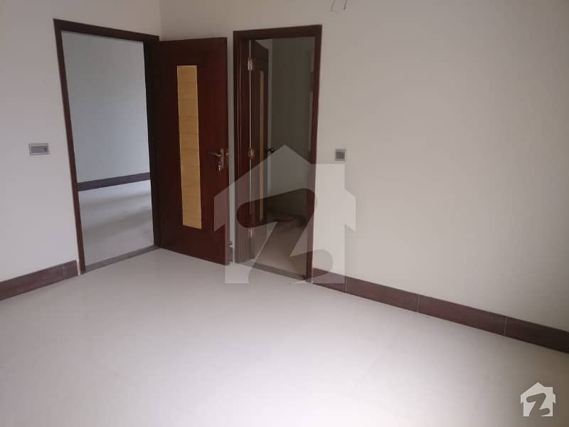3 bedDD 2nd Floor Portion With roof Available for rent