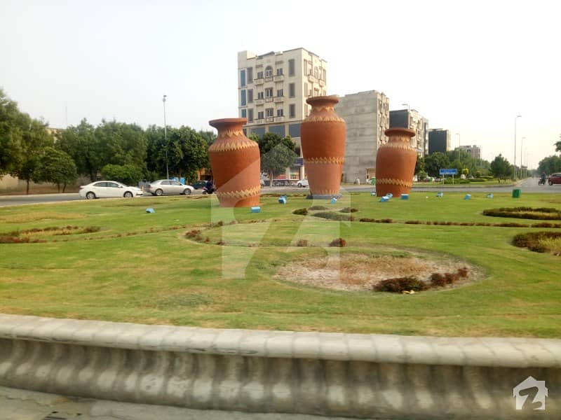 600 square feet COMMERCIAL PLOT FOR SALE IN BAHRIA TOWN