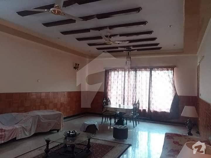 Hayatabad phase 6 F2 vip house for rant  new location  4room 3bathroom  car parking  rant  55000