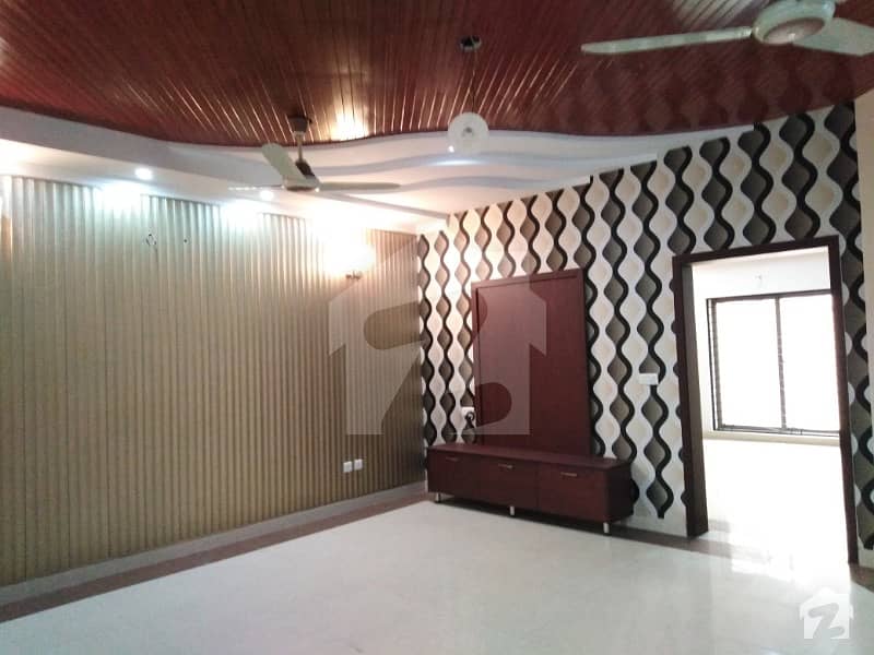 GOOD CONDITON 1 KANAN DOUBLE STORY HOUSE AVALABLE NEAR BY PARK MOSQUE AND MARCT