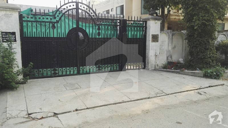 24 Marla 3-bedroom's Signal Storey House For Rent In Old Officer's Colony Lahore Cantt