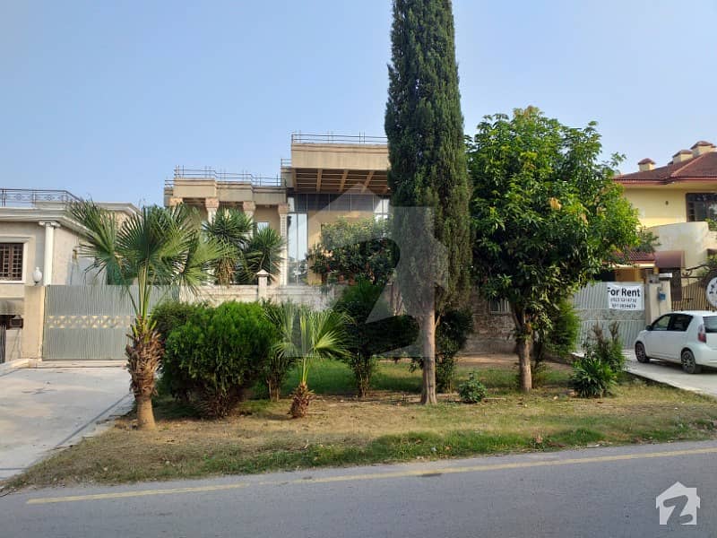 1022 Sq Yards House For Rent In F-11 Islamabad