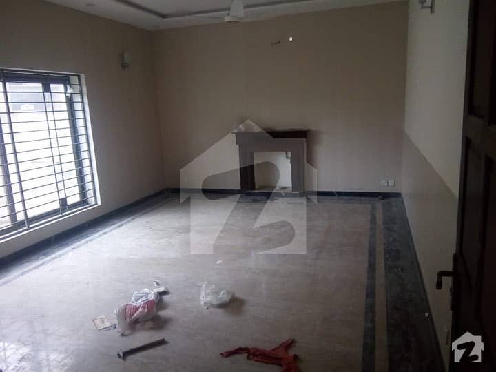 30 Marla 03 Bed Fully Renovated Single Storey Corner House For Rent  In Main Cantt