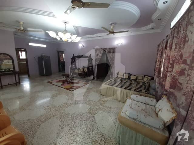 نارتھ ناظم آباد ۔ بلاک ایل نارتھ ناظم آباد کراچی میں 8 کمروں کا 11 مرلہ مکان 4.5 کروڑ میں برائے فروخت۔