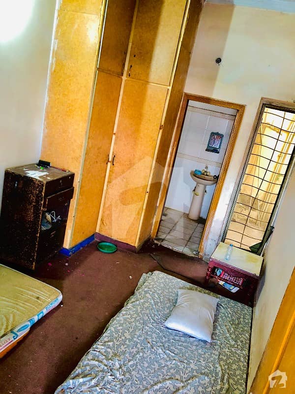 شاہ جمال لاہور میں 1 کمرے کا 8 مرلہ کمرہ 10 ہزار میں کرایہ پر دستیاب ہے۔