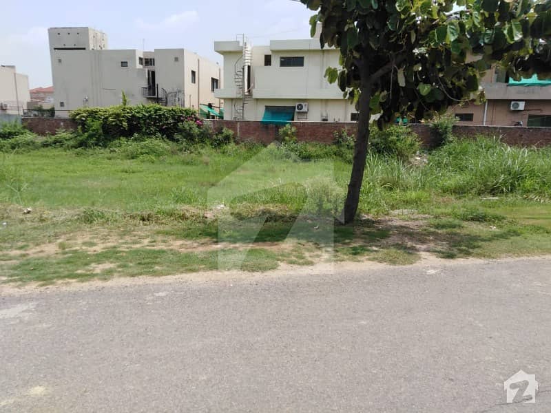 Outstanding Location Near To Park And Market One Kanal Plot EE Block For Sale In Dha Phase 4
