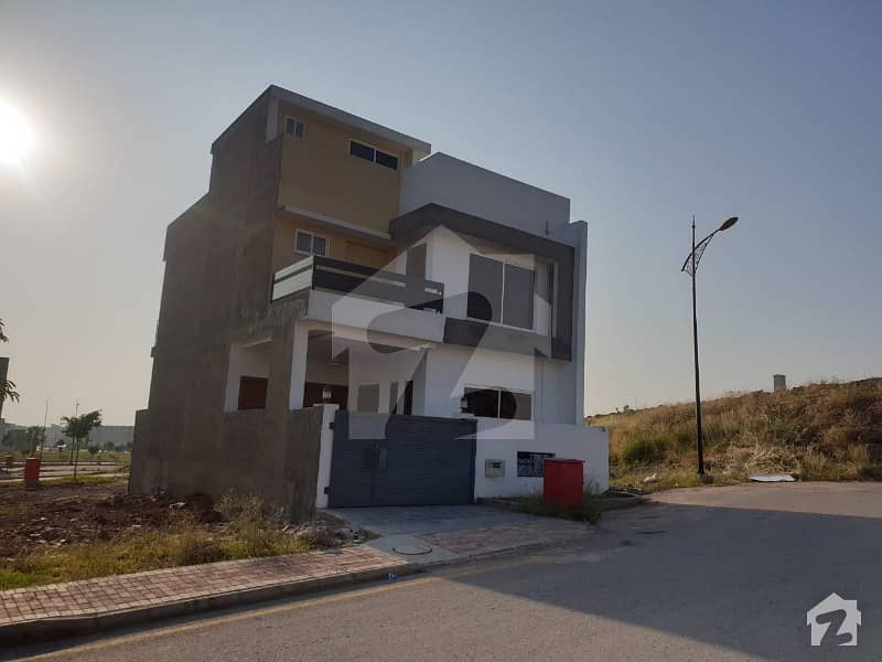 Bahria Enclave Brand New Prime Location Heighted Location House Available For Sale 5 Marla Beautiful View