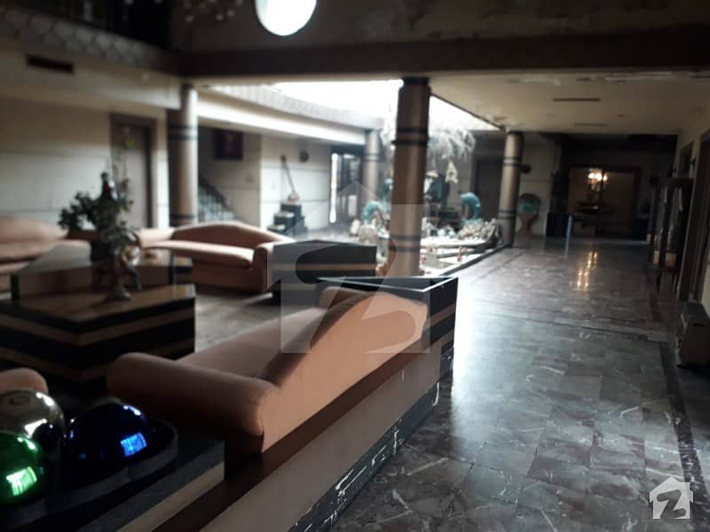 گارڈن ٹاؤن - احمد بلاک گارڈن ٹاؤن لاہور میں 6 کمروں کا 9 کنال مکان 60 کروڑ میں برائے فروخت۔