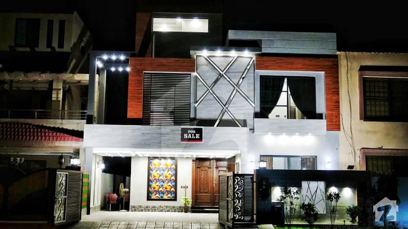 بحریہ ٹاؤن جاسمین بلاک بحریہ ٹاؤن سیکٹر سی بحریہ ٹاؤن لاہور میں 5 کمروں کا 10 مرلہ مکان 2.5 کروڑ میں برائے فروخت۔