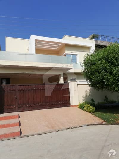 10 Marla Brand New House For Sale Park Facing 10 Marla Brand New House For Sale Park Facing