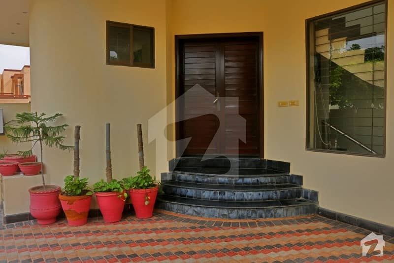 DHA Phase 8 Air Avenue 10 Marla Corner House For Sale