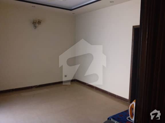 1 kanal house is avalible for rent