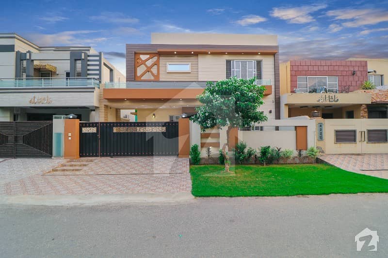 Near Huge Park And Mosque 10 Marla Marvelous House For Sale Near Huge Park And Mosque 10 Marla Marvelous House For Sale