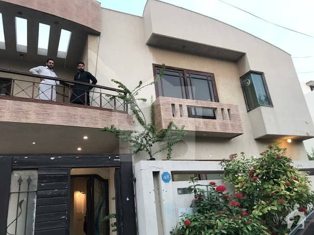 ڈی ایچ اے فیز 6 ڈی ایچ اے کراچی میں 4 کمروں کا 12 مرلہ مکان 5.75 کروڑ میں برائے فروخت۔